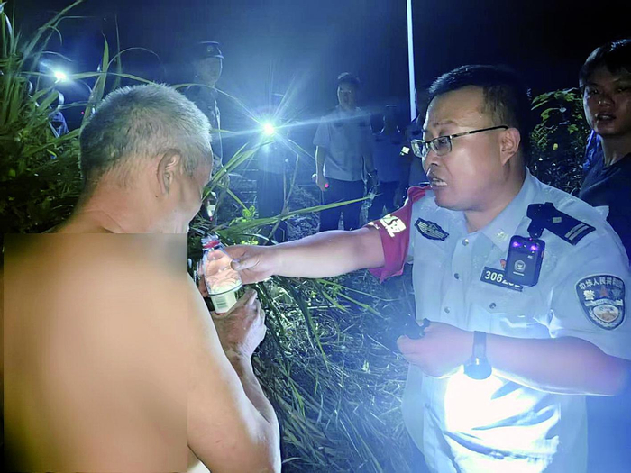 利用无人机搜救 7小时锁定走失老人